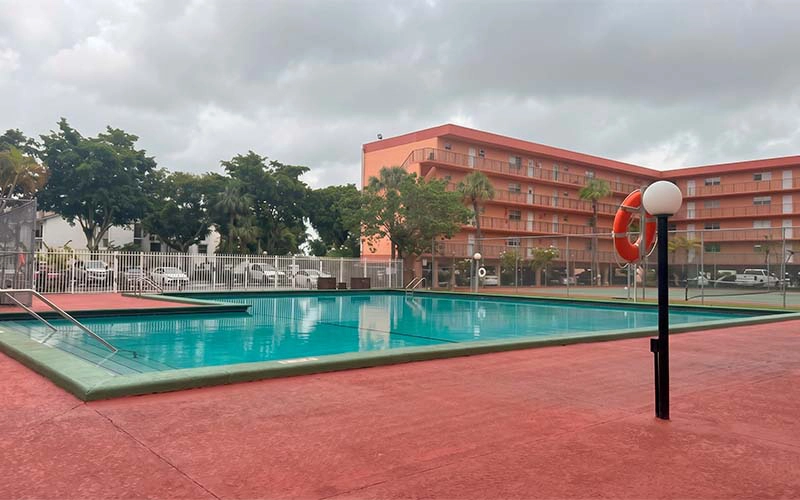 1950 W 56 ST #2210 Hialeah Fl 33012