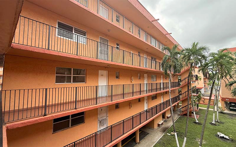 1950 W 56 ST #2210 Hialeah Fl 33012