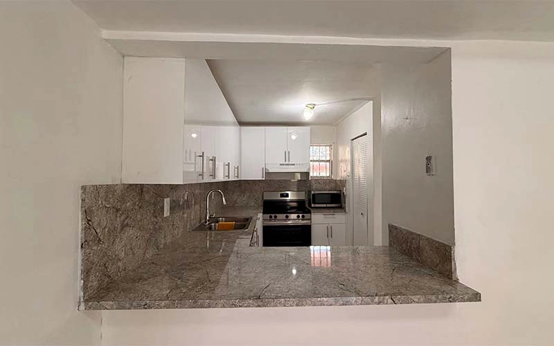 1950 W 56 ST #2210 Hialeah Fl 33012