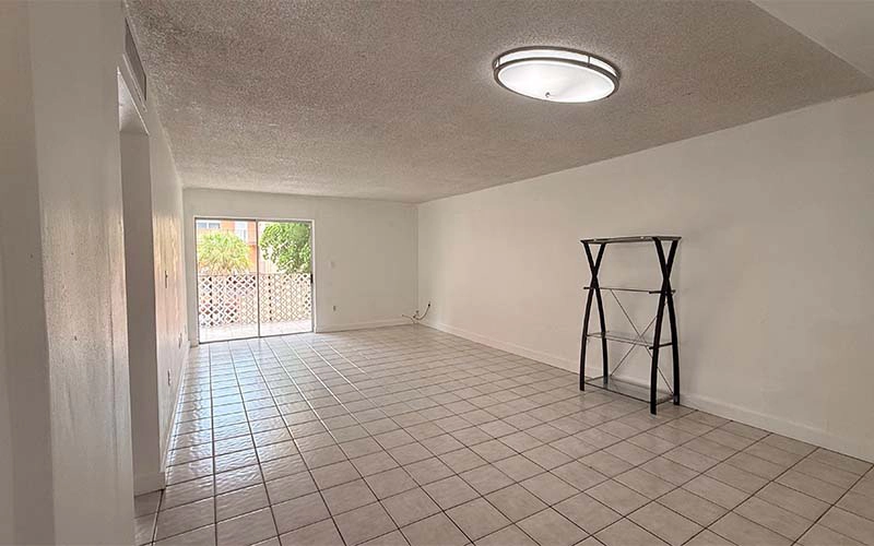 1950 W 56 ST #2210 Hialeah Fl 33012