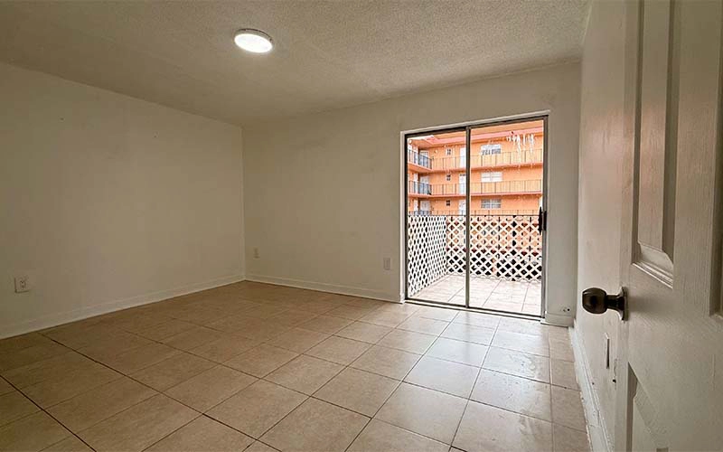 1950 W 56 ST #2210 Hialeah Fl 33012