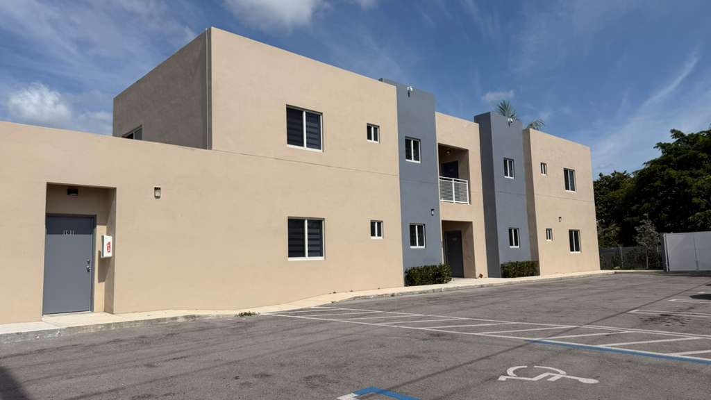 811 E 52nd St, Hialeah, FL 33013
