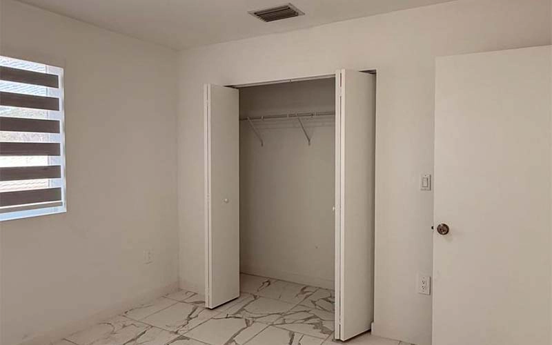 811 E 52nd St, Hialeah, FL 33013