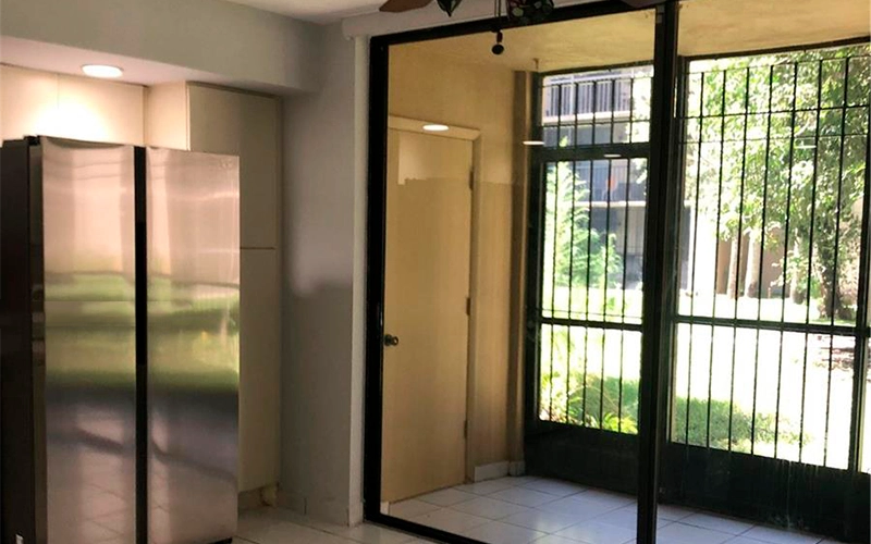 8625 NW 8th St Miami, FL 33126