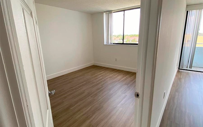 8251 NW 8th St Miami, FL 33126