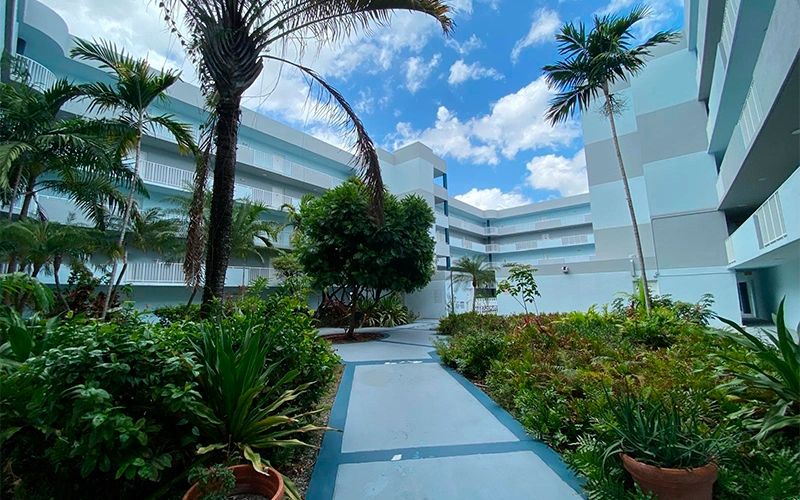 8251 NW 8th St Miami, FL 33126