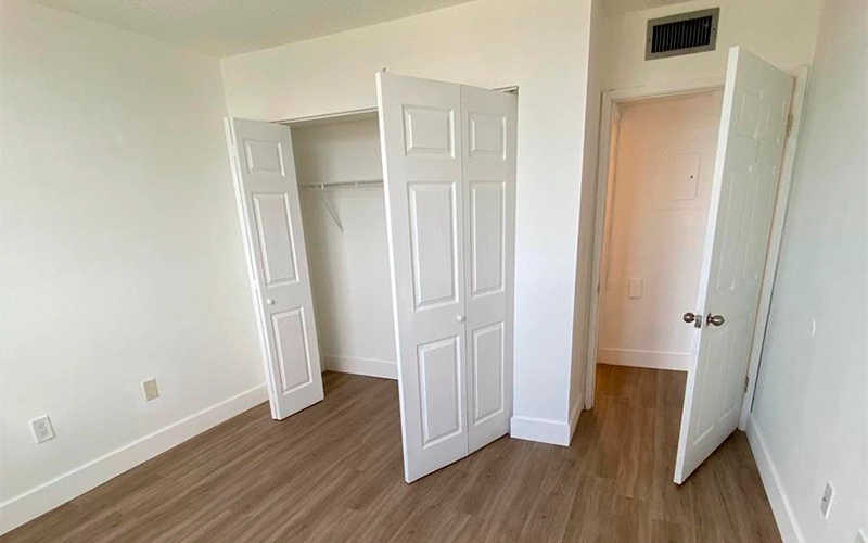 8251 NW 8th St Miami, FL 33126