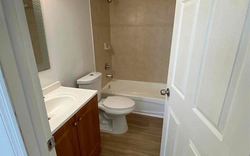 8251 NW 8th St Miami, FL 33126