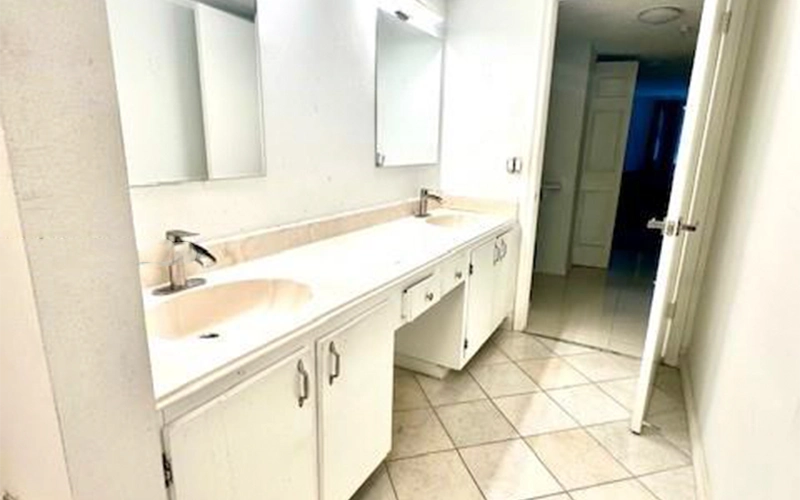 20840 San Simeon Way Miami, FL 33179