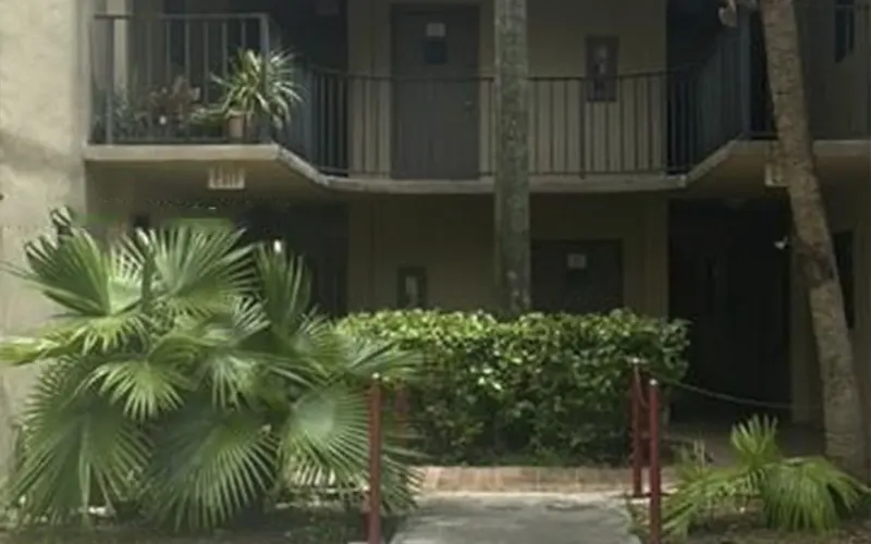 8625 NW 8th St Miami, FL 33126