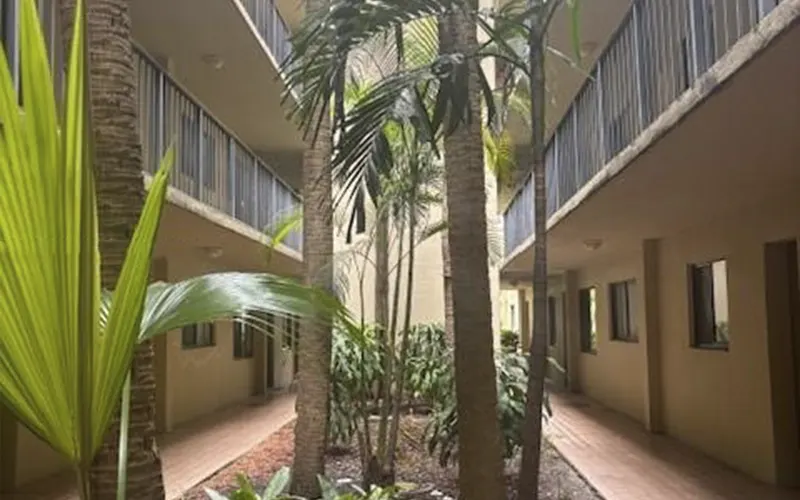 8625 NW 8th St Miami, FL 33126