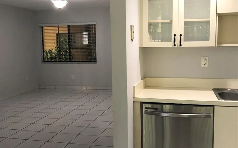 8625 NW 8th St Miami, FL 33126