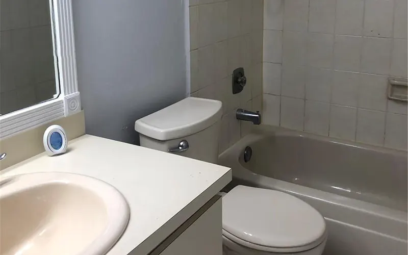 8625 NW 8th St Miami, FL 33126