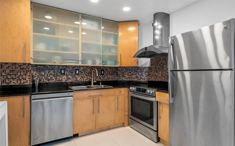 300 Bayview Dr Sunny Isles Beach, FL 33160