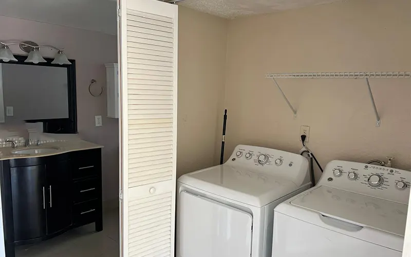 8215 Lake Dr Doral, FL 33166