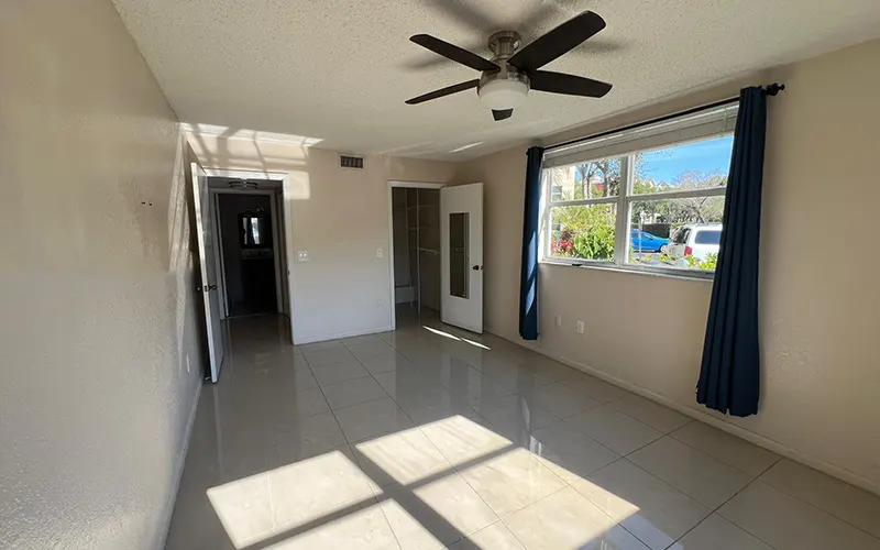 8215 Lake Dr Doral, FL 33166