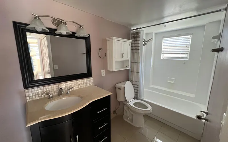 8215 Lake Dr Doral, FL 33166