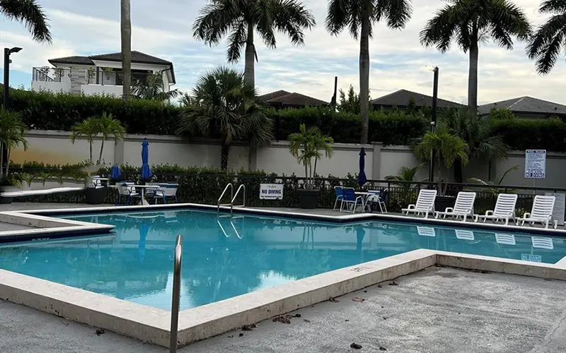 8215 Lake Dr Doral, FL 33166