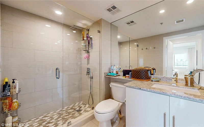 325 S Biscayne Blvd Miami, FL 33131