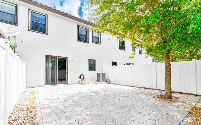 3420 W 92nd Pl Hialeah, FL 33018