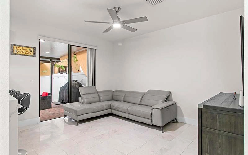 9358 W 33rd Way Hialeah, FL 33018