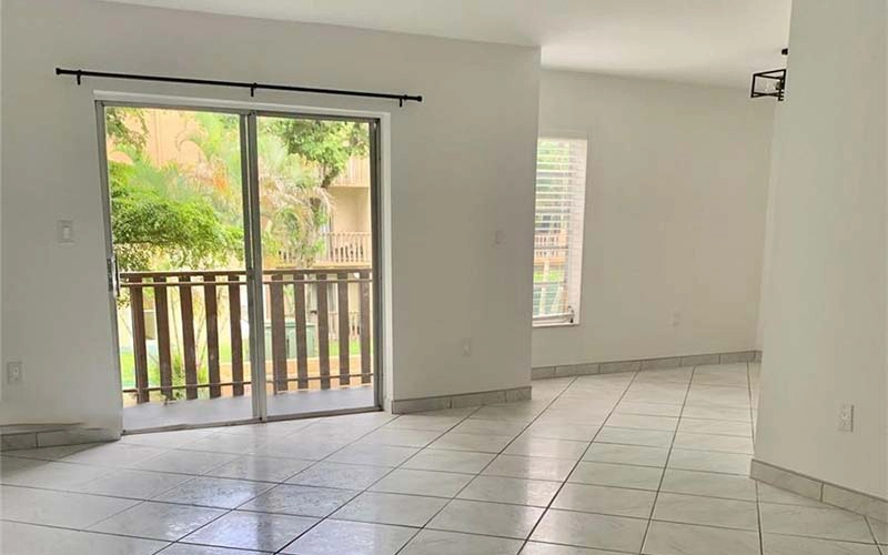4855 NW 7th St Miami, FL 33126