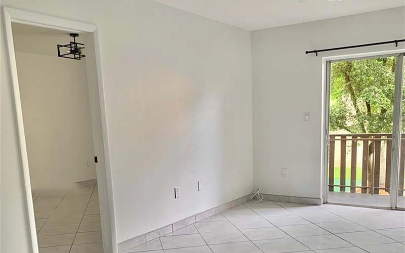 4855 NW 7th St Miami, FL 33126