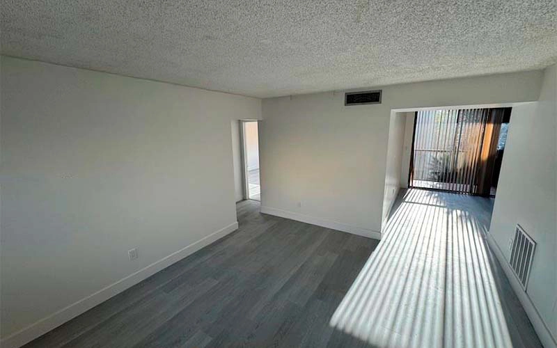 8625 NW 8th St Miami, FL 33126