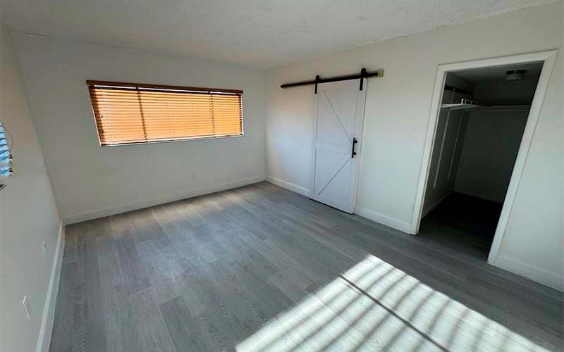 8625 NW 8th St Miami, FL 33126