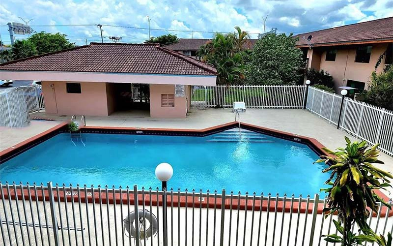 5851 W 20th Ave Hialeah, FL 33012