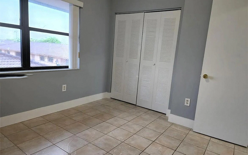 5851 W 20th Ave Hialeah, FL 33012