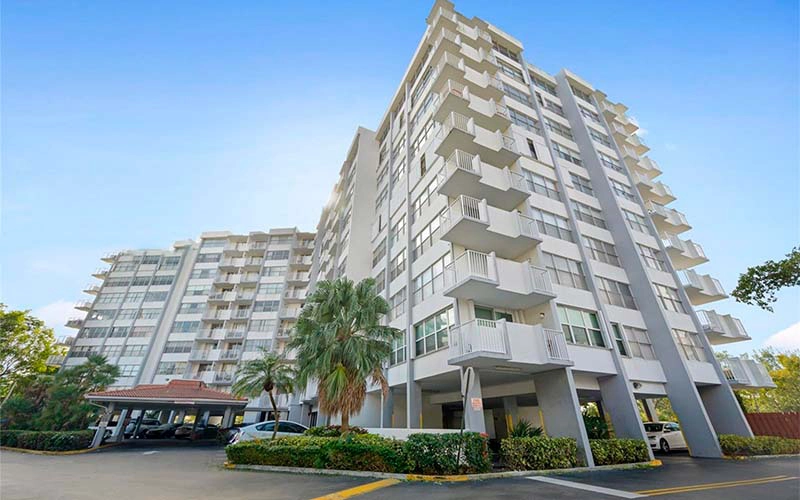 1300 NE Miami Gardens Dr, Miami, FL 33179