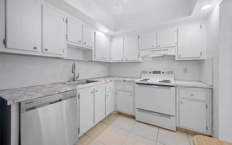 1300 NE Miami Gardens Dr, Miami, FL 33179