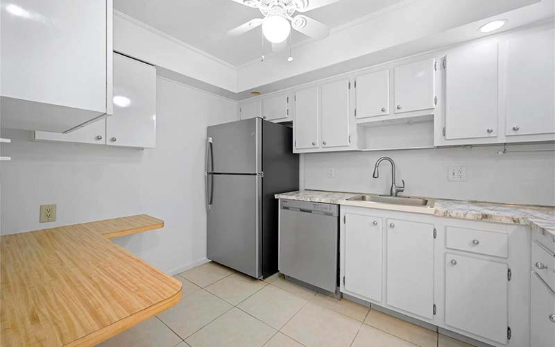 1300 NE Miami Gardens Dr, Miami, FL 33179