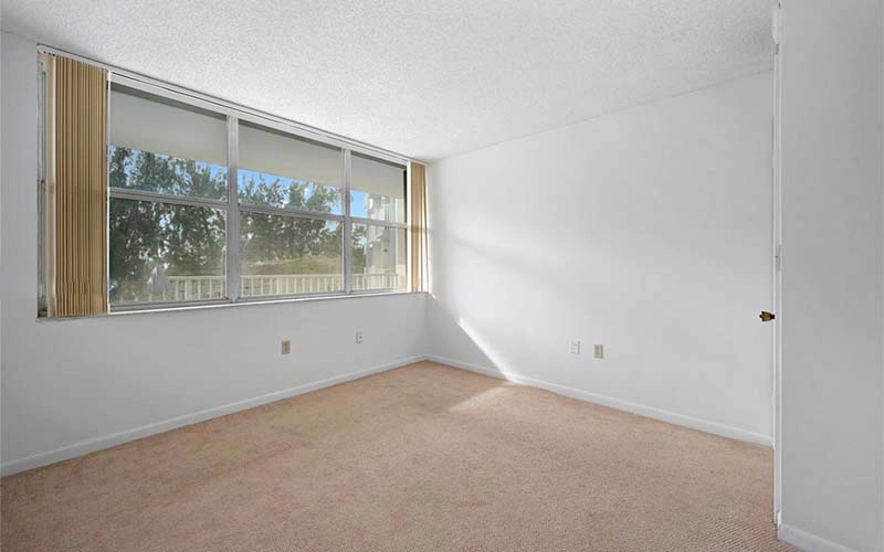 1300 NE Miami Gardens Dr, Miami, FL 33179