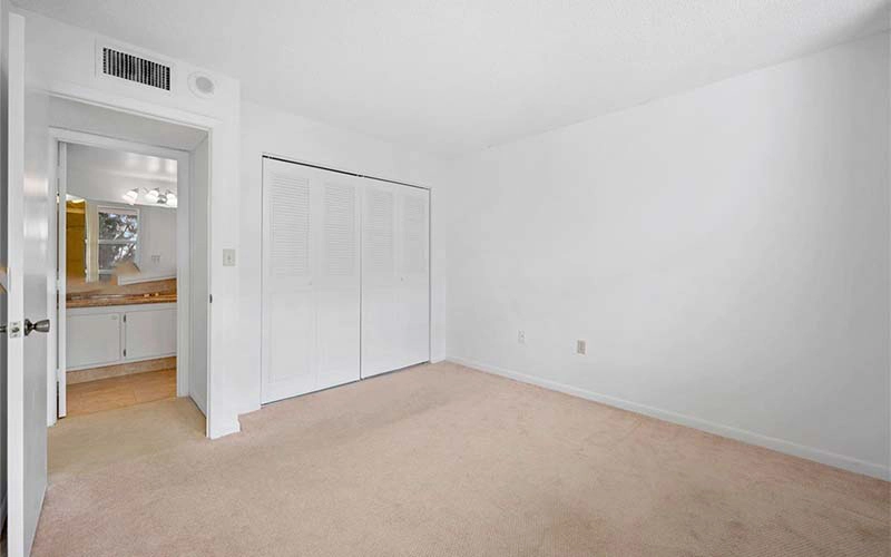 1300 NE Miami Gardens Dr, Miami, FL 33179