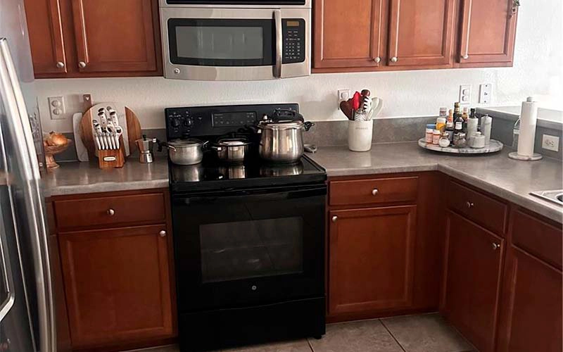 8867 W 35th Way Hialeah, FL 33018