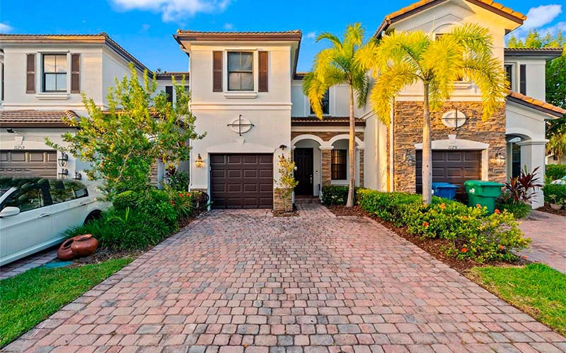 Townhouse En venta en 11255 NW 88th St Doral, FL 33178