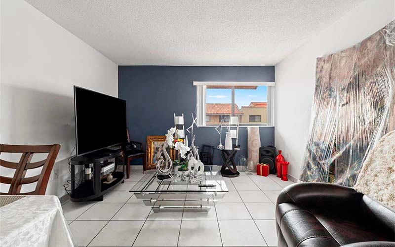 2735 W 61st Pl Hialeah, FL 33016