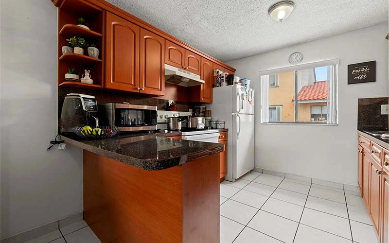 2735 W 61st Pl Hialeah, FL 33016