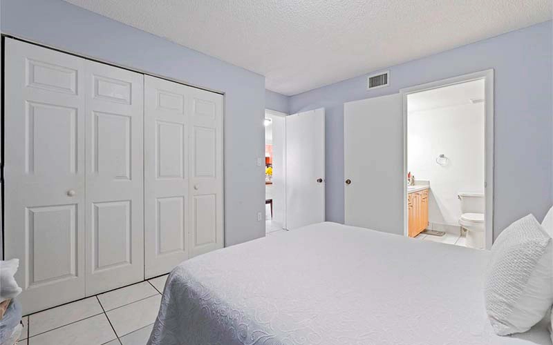 2735 W 61st Pl Hialeah, FL 33016