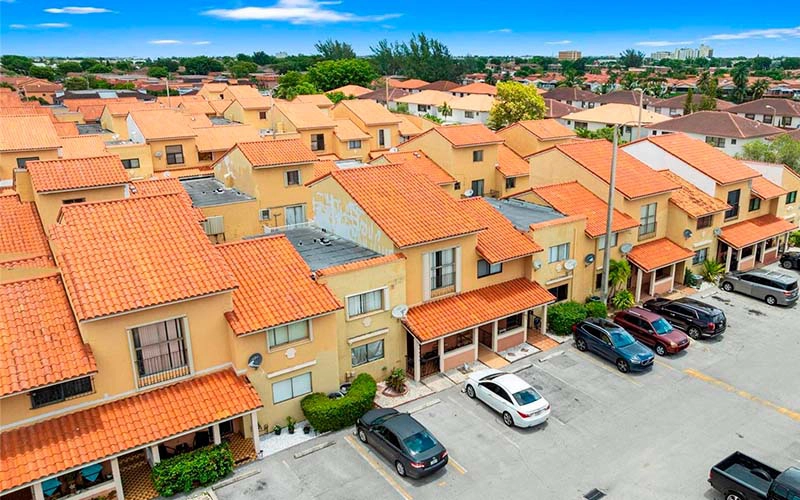 2735 W 61st Pl Hialeah, FL 33016