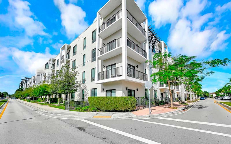 Condo En venta en 8301 NW 41st St Doral, FL 33166