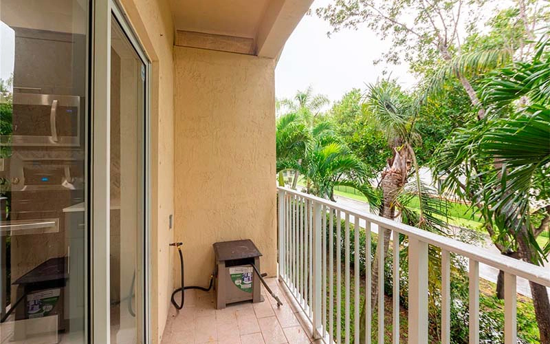 6990 NW 179th St Hialeah, FL 33015