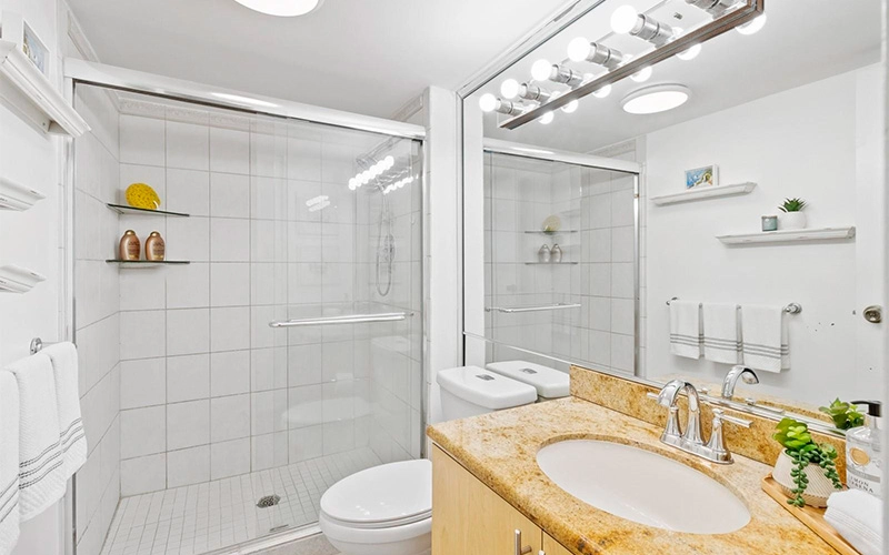 19501 Country Club Dr, Aventura 33180