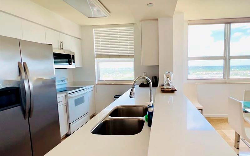 100 Bayview Dr, Sunny Isles Beach, FL 33160