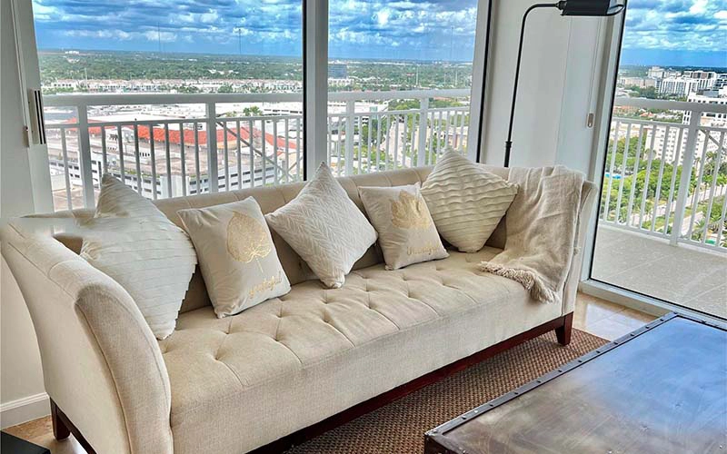 100 Bayview Dr, Sunny Isles Beach, FL 33160