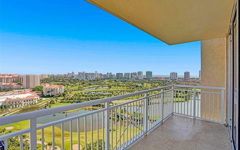 100 Bayview Dr, Sunny Isles Beach, FL 33160