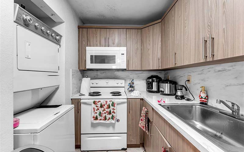 10000 NW 80TH CT, Hialeah, FL 33016