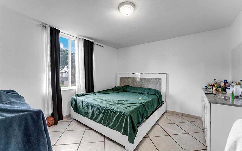 10000 NW 80TH CT, Hialeah, FL 33016